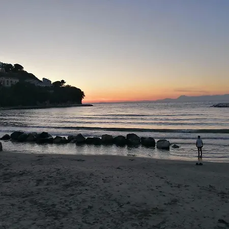 アパート Azzurro アグローポリ
